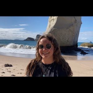 Meet your Posher, Nina